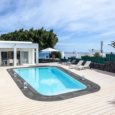 Luxury Casa El Marques بيت للعطل *